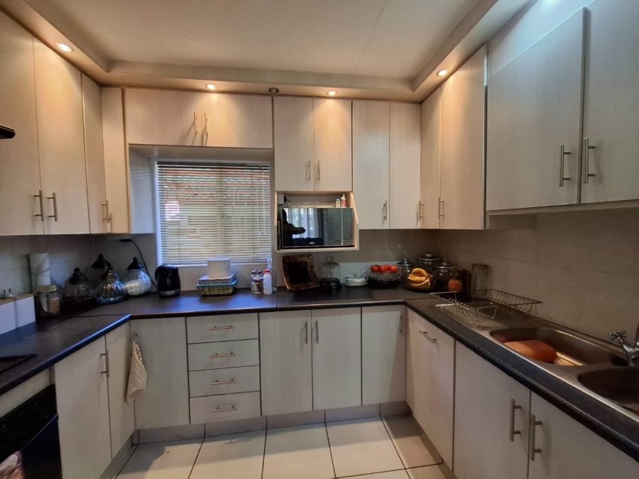 To Let 1 Bedroom Property for Rent in Safari Gardens North West
